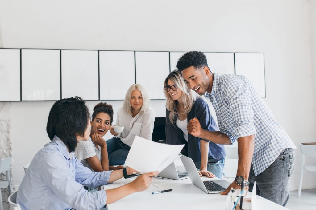 Experiencia de empleado. Hacia un modelo de relación de alto compromiso.